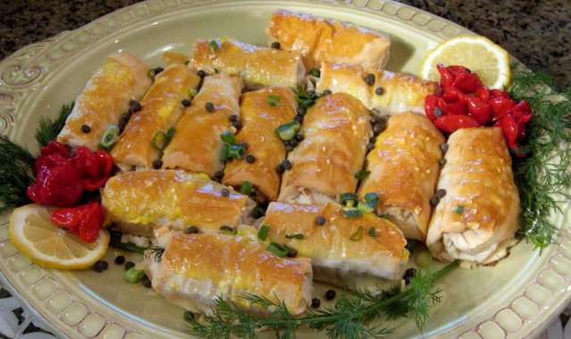 Μπουρεκάκια με σολομό και ανθότυρο