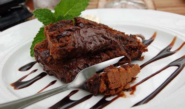 Υγρό κέικ σοκολάτας με καφέ