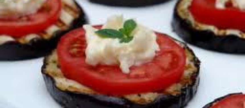 Μελιτζάνες ψητές με ντομάτα και κατσικίσιο τυρί - www.sidages.gr