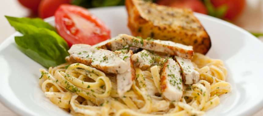 Κοτόπουλο κοκκινιστό με μακαρόνια - συνταγές μαγερικής - www.sidages.gr