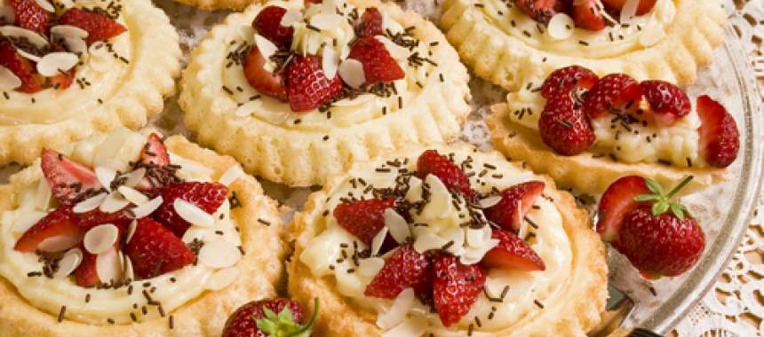 Σφολιατίνια με μαρμελάδα φράουλας