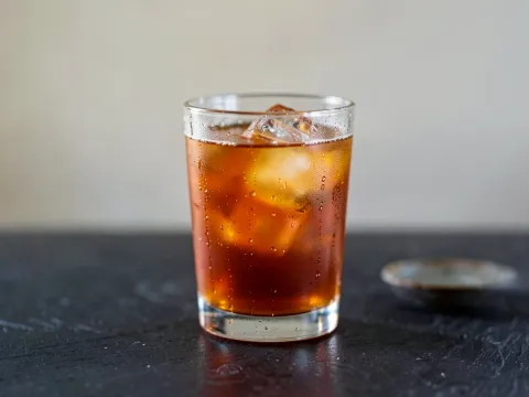 Κοκτέιλ BOURBON ON THE ROCKS